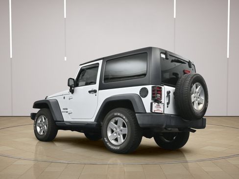 Used 2018 Jeep Wrangler Sport AWD/4WD image 22