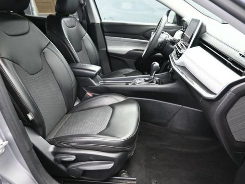 Used 2022 Jeep Compass Latitude FWD image 31