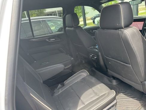 Used 2025 GMC Yukon Elevation RWD image 3