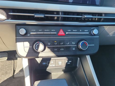 Certified 2025 Hyundai Tucson SE image 29