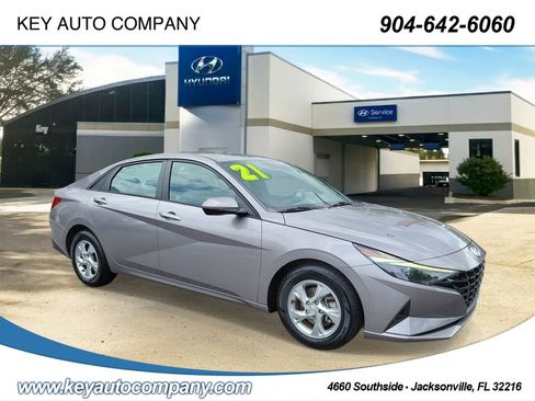 Certified 2021 Hyundai Elantra SE image 1