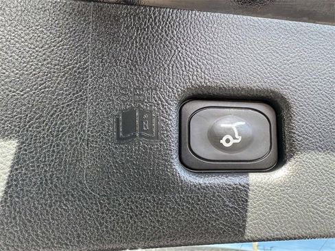 Certified 2022 Lincoln Nautilus Reserve image 8