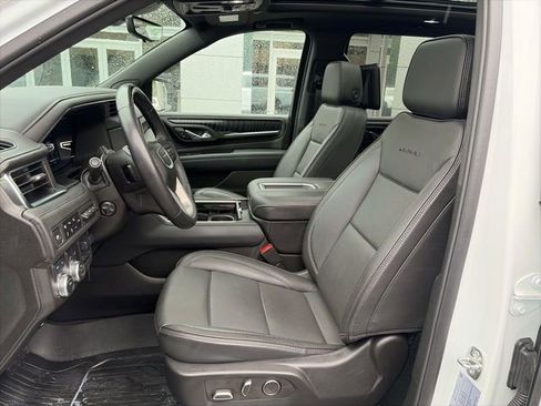 Used 2024 GMC Yukon Denali w/ Advanced Technology Package AWD/4WD image 14