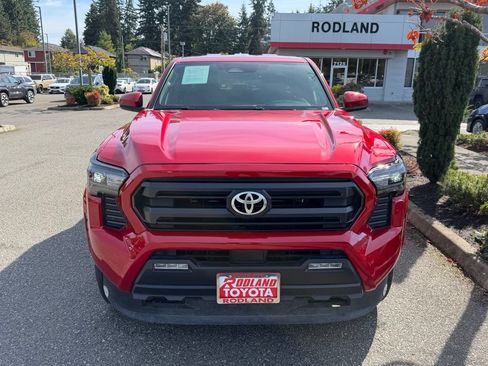 Certified 2025 Toyota Tacoma SR5 AWD/4WD image 5