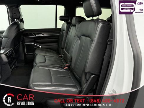 Used 2023 Jeep Wagoneer L Series II image 55