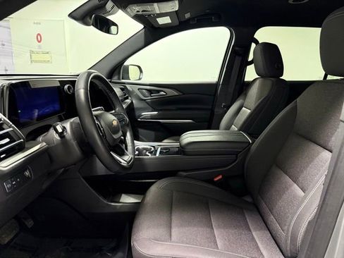 Certified 2024 Chevrolet Traverse LT FWD image 13