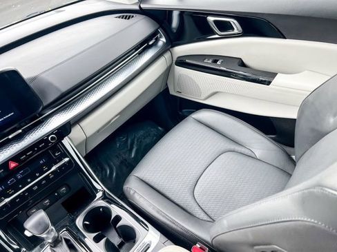 Certified 2024 Kia Carnival SX Prestige image 13