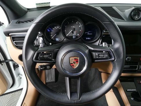 Certified 2025 Porsche Macan image 8