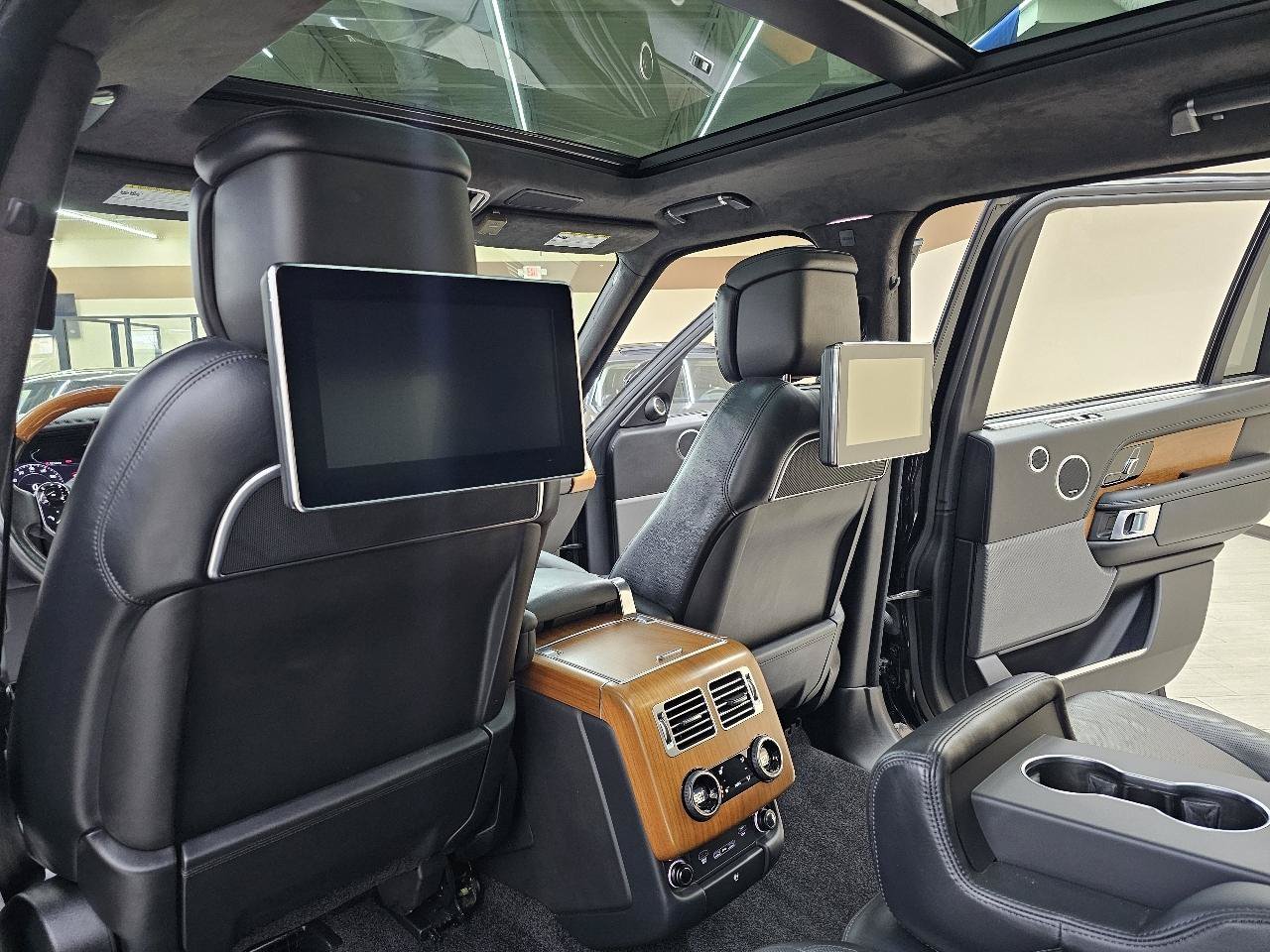 Used 2021 Land Rover Range Rover Long Wheelbase Autobiography AWD/4WD image 25