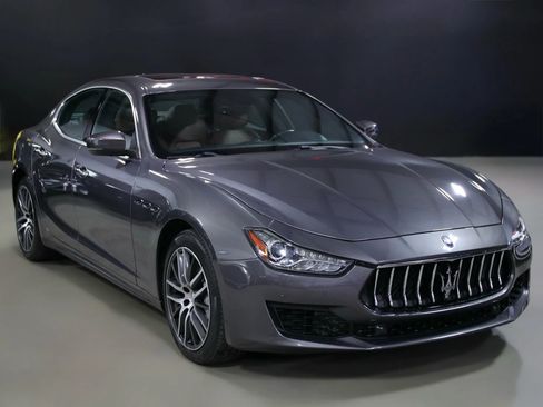 Used 2018 Maserati Ghibli image 2