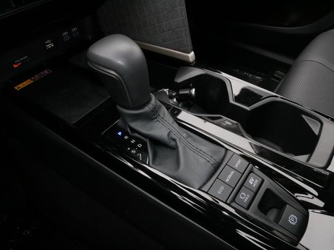 Used 2025 Toyota Camry XLE image 24