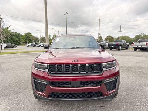New 2026 Jeep Grand Cherokee L Limited w/ Limited Altitude Package AWD/4WD image 9