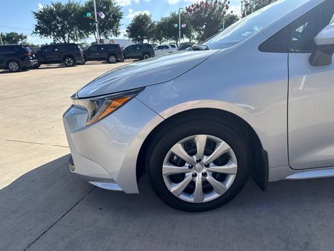 Used 2026 Toyota Corolla LE FWD image 2