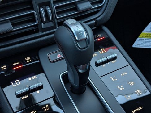 New 2026 Porsche Macan image 20