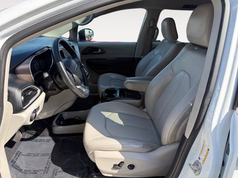 Used 2021 Chrysler Voyager Lxi FWD image 10