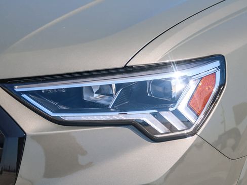 Used 2025 Audi Q3 2.0T Premium w/ Convenience Package image 5