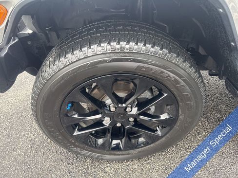 Used 2022 Jeep Wrangler Unlimited Sahara w/ Cold Weather Group image 13