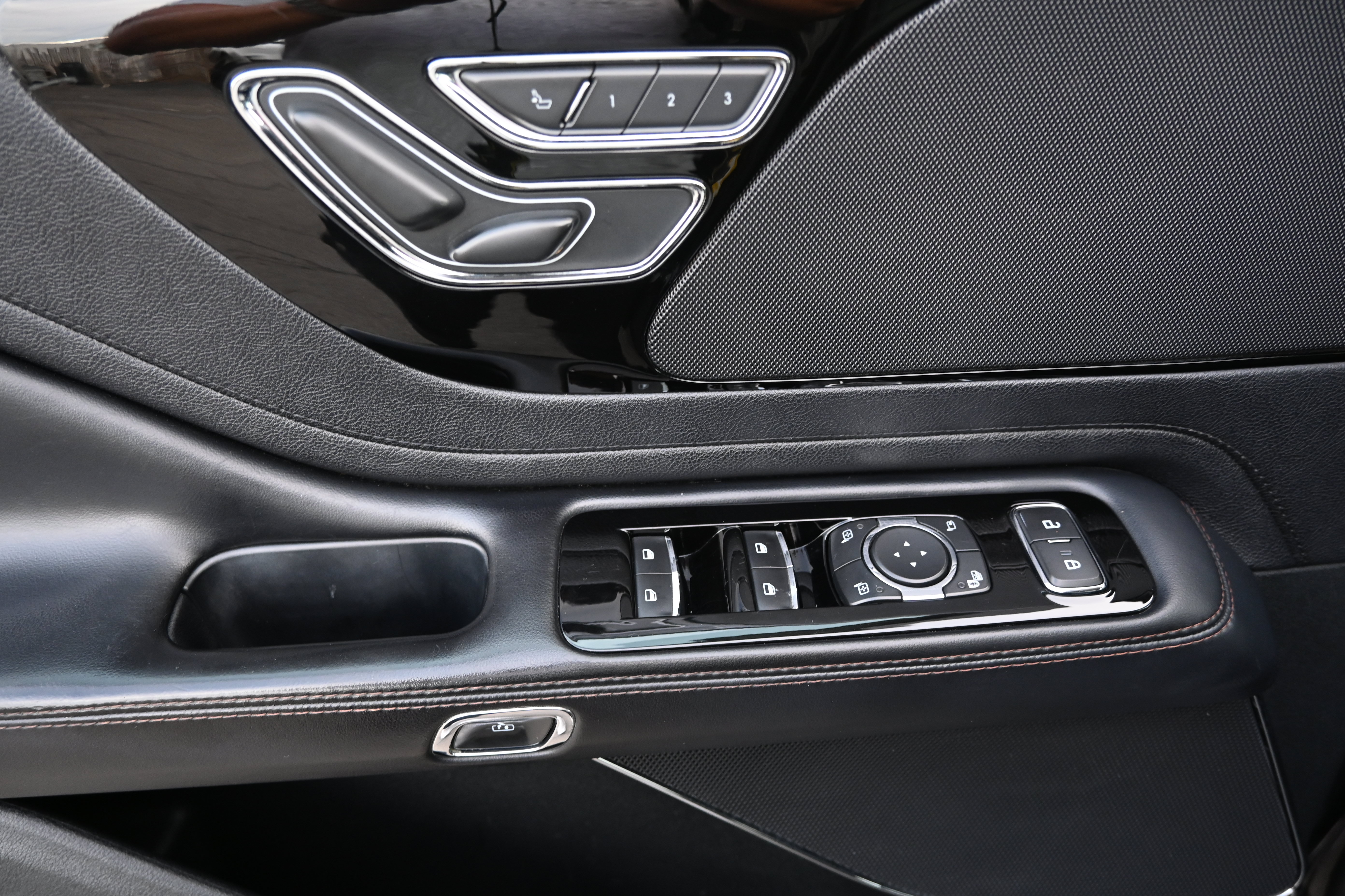 Used 2022 Lincoln Aviator 2WD image 35