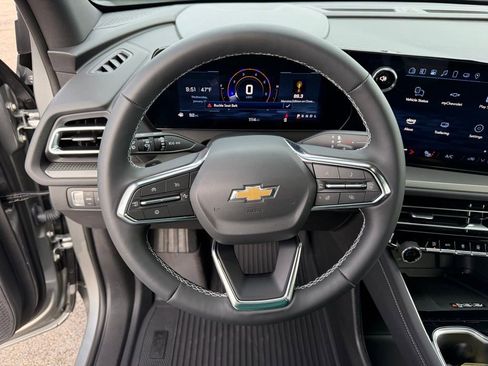 Used 2025 Chevrolet Traverse LT w/ LPO, Floor Liner Package image 12