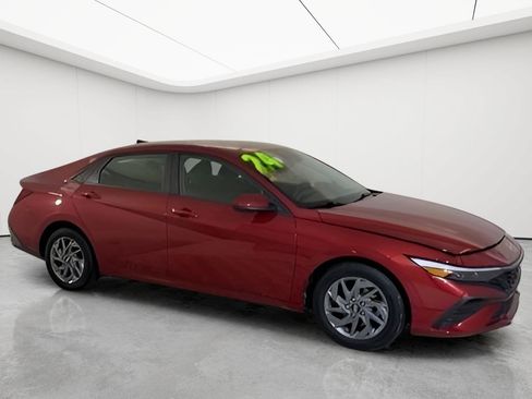 Used 2024 Hyundai Elantra SEL FWD image 5