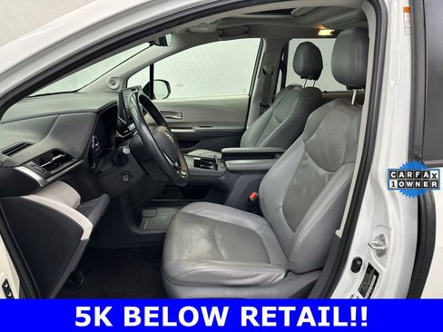 Used 2021 Toyota Sienna Limited image 9