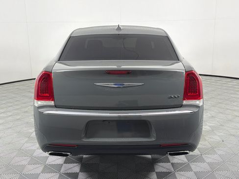 Used 2019 Chrysler 300 Limited RWD image 6