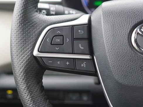 Used 2023 Toyota Sienna Limited image 20