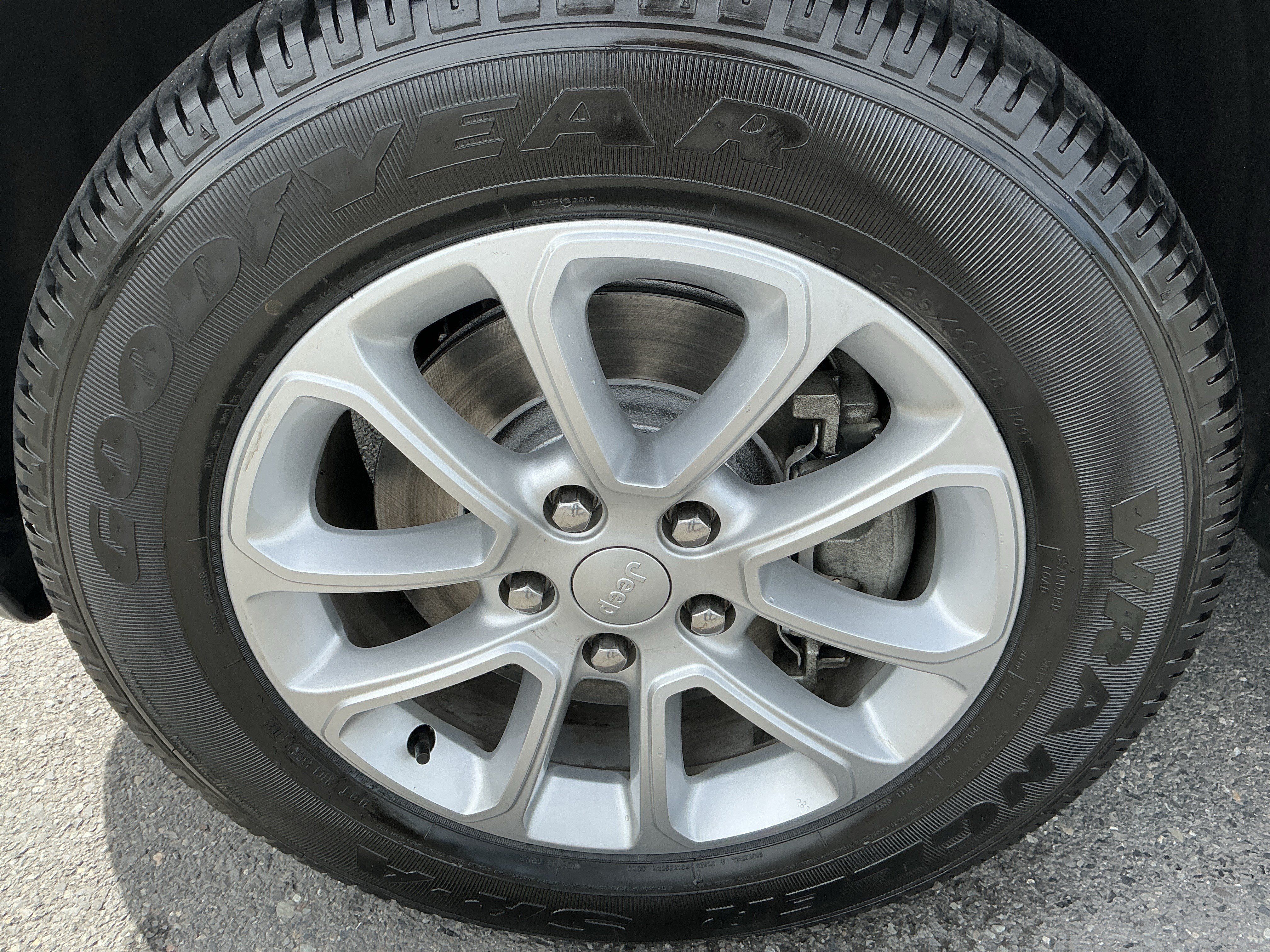 Used 2021 Jeep Grand Cherokee Laredo AWD/4WD image 9