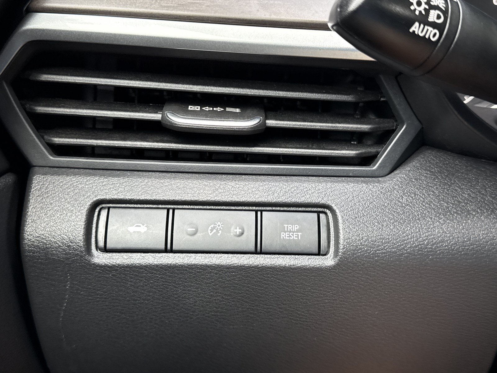 Used 2025 Nissan Altima 2.5 SV FWD image 18