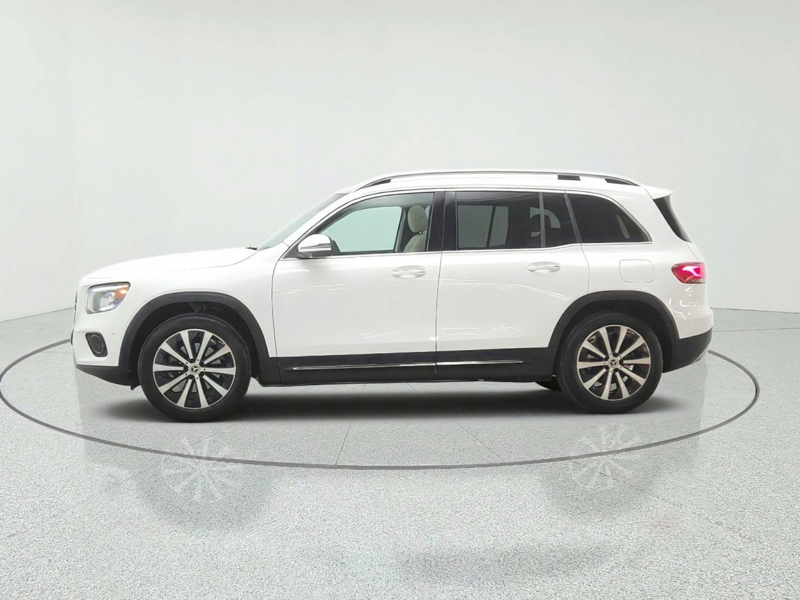 Used 2023 Mercedes-Benz GLB 250 image 8