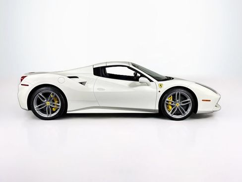 Used 2018 Ferrari 488 Spider RWD image 10