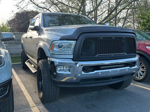 Used 2017 RAM 2500 Laramie w/ Convenience Group AWD/4WD image 3