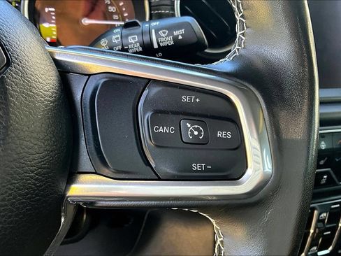 Used 2022 Jeep Wrangler Unlimited Sahara w/ Cold Weather Group AWD/4WD image 12