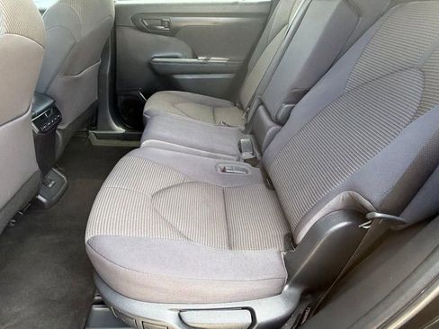 Used 2023 Toyota Highlander LE AWD/4WD image 14
