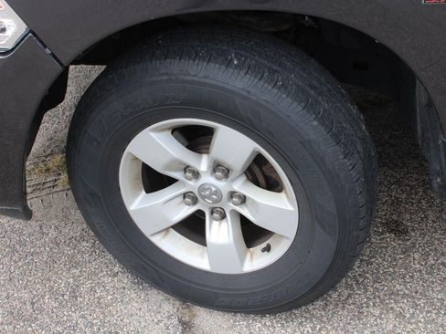 Used 2019 RAM 1500 Express AWD/4WD image 17