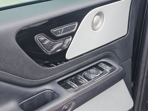 Used 2023 Lincoln Aviator Reserve w/ Equipment Group 201A image 12