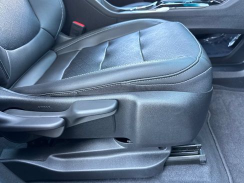 Used 2023 Chevrolet Bolt LT w/ Infotainment Package FWD image 23