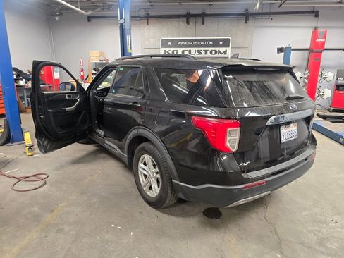 Used 2022 Ford Explorer XLT w/ Equipment Group 202A image 5