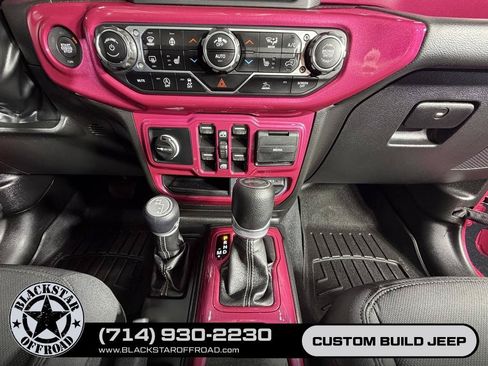 Used 2022 Jeep Wrangler Unlimited Sahara w/ Cold Weather Group AWD/4WD image 27