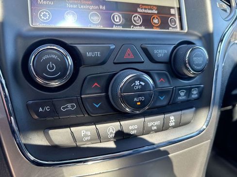 Used 2018 Jeep Grand Cherokee Limited w/ Luxury Group II image 17