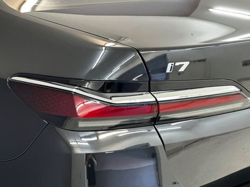 Certified 2023 BMW i7 xDrive60 w/ Executive Package 2 AWD/4WD image 12