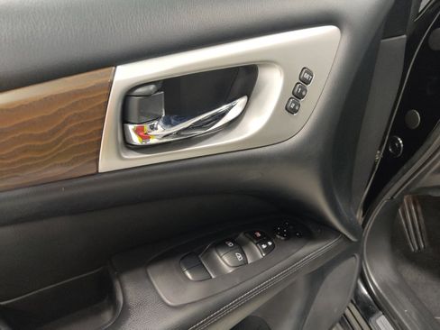 Used 2020 Nissan Pathfinder Platinum AWD/4WD image 27