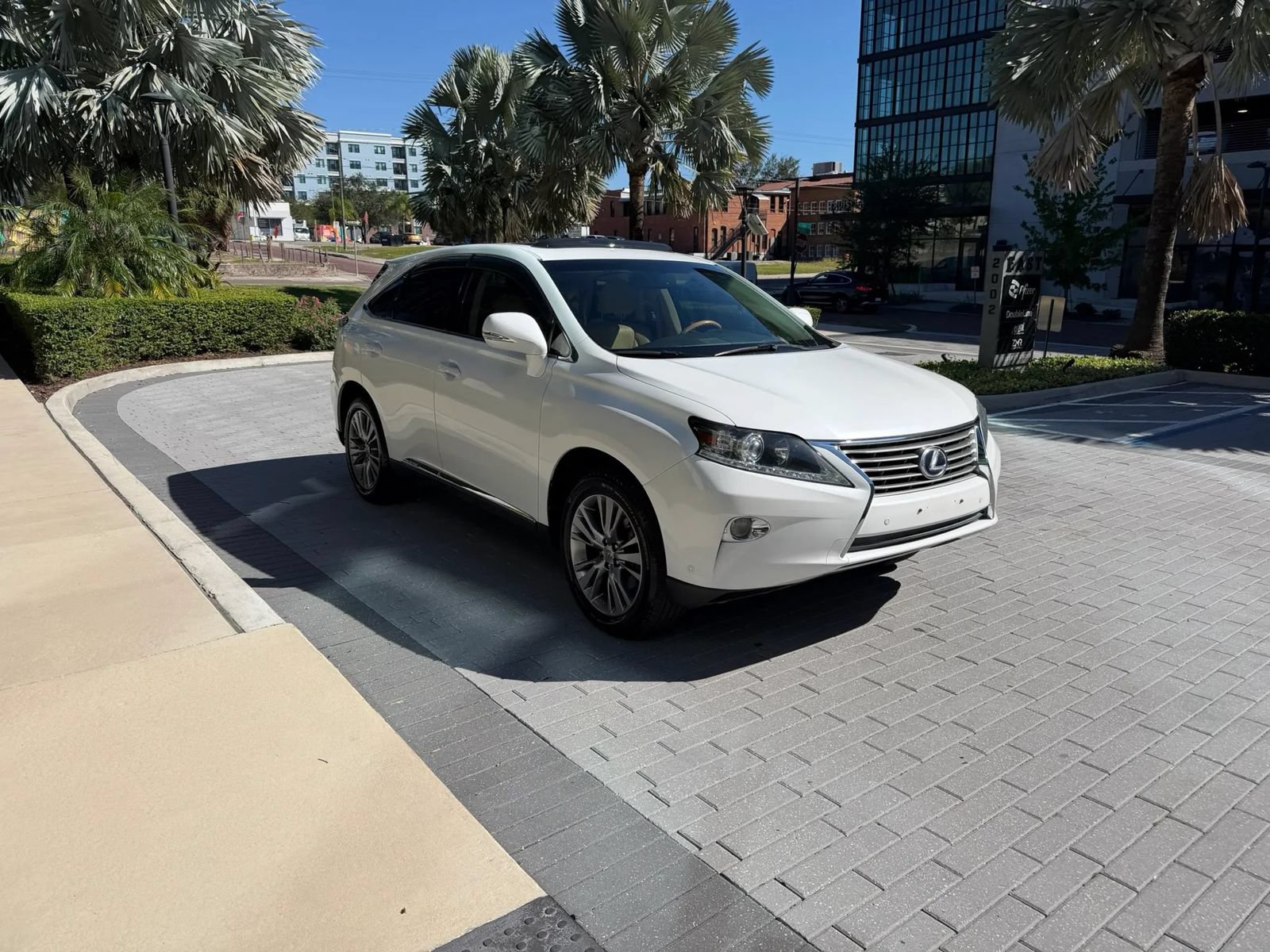 Used 2014 Lexus RX 450h FWD image 4