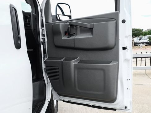 Used 2022 GMC Savana 2500 RWD image 37
