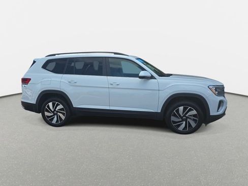 Used 2024 Volkswagen Atlas SE w/ Panoramic Sunroof Package FWD image 4