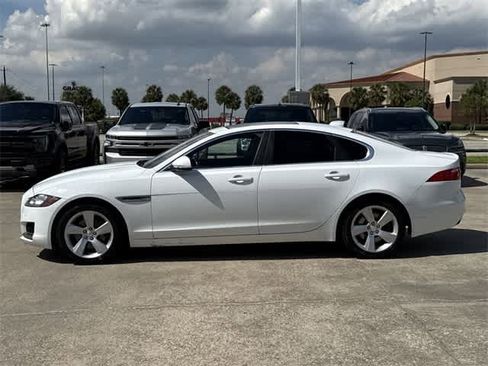 Used 2018 Jaguar XF 25t image 2