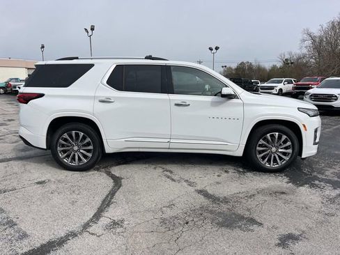 Used 2022 Chevrolet Traverse Premier FWD image 2