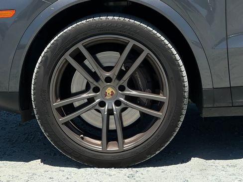 Used 2021 Porsche Cayenne Coupe AWD/4WD image 12
