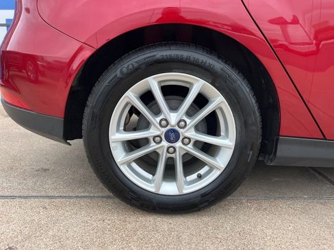 Used 2016 Ford Focus SE w/ SE Power Seat Package image 8