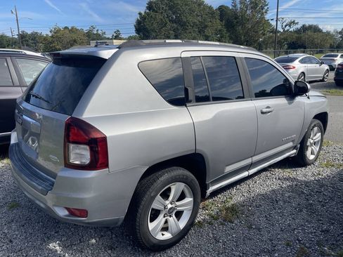 Used 2016 Jeep Compass Latitude AWD/4WD image 7